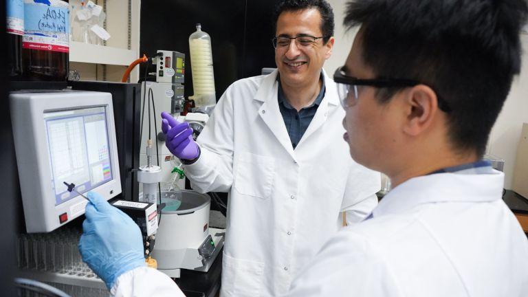 faculty member Mamoun Alhamadsheh in research lab with graduate students